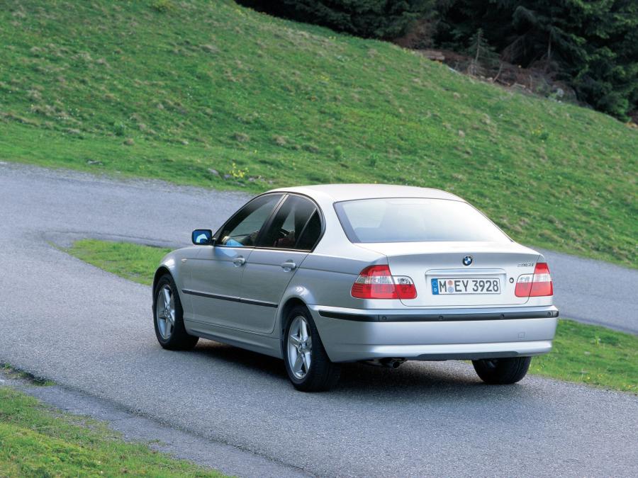  BMW 318i Sedan 2001 года  (фото 9 из 12)
